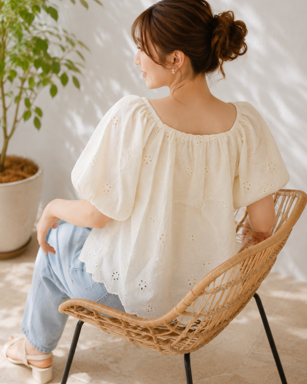 小花刺繍コットンブラウス